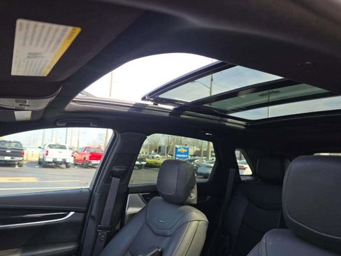 Used 2025 Cadillac XT5 Premium Luxury image 10