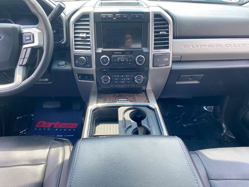 Used 2017 Ford F250 Lariat w/ Lariat Ultimate Package AWD/4WD image 21