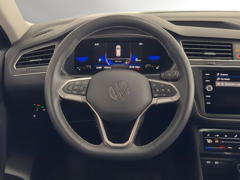 Used 2022 Volkswagen Tiguan SE image 20