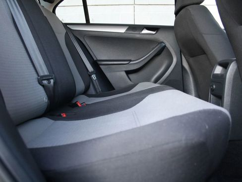 Used 2017 Volkswagen Jetta S image 12