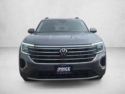 Used 2025 Volkswagen Atlas SE image 2
