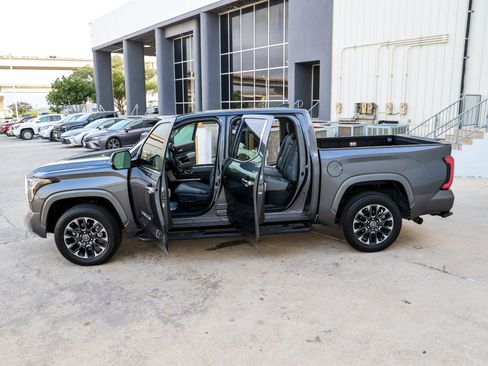 Used 2024 Toyota Tundra Limited AWD/4WD image 11