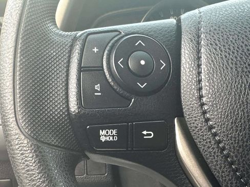 Used 2015 Toyota RAV4 XLE FWD image 26