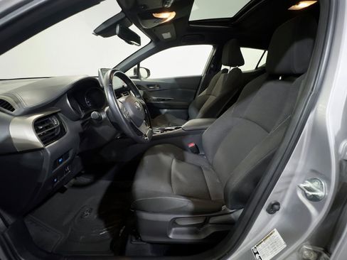 Used 2019 Toyota C-HR XLE FWD image 14