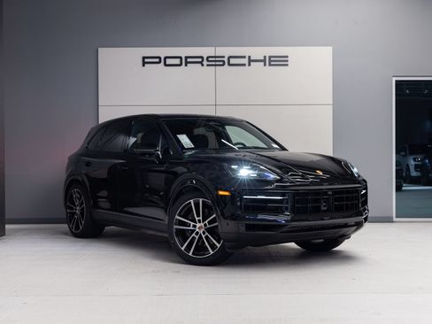 Certified 2026 Porsche Cayenne AWD/4WD image 9