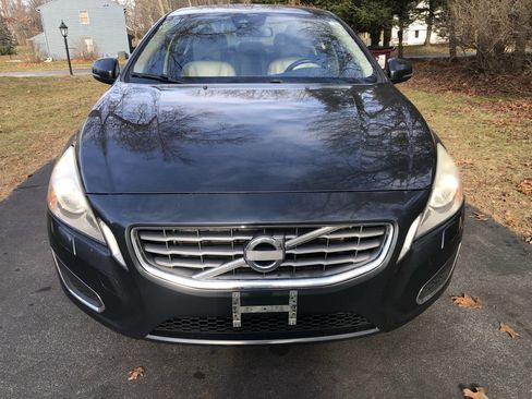 Used 2013 Volvo S60 T5 image 2