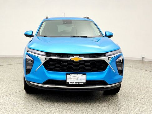Used 2025 Chevrolet Trax LT w/ Driver Confidence Package image 2