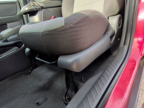 Used 2004 Ford Escape XLS image 17