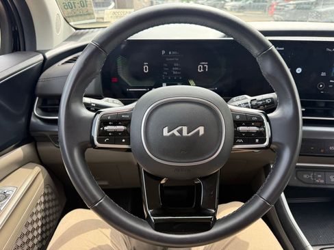 Used 2025 Kia Carnival image 14