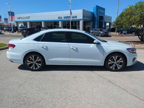 Used 2022 Volkswagen Passat 2.0T SE FWD image 9