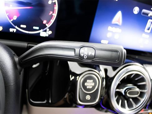 Used 2025 Mercedes-Benz GLA 250 image 17