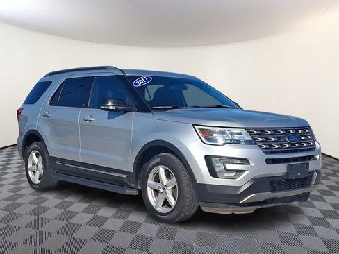 Used 2017 Ford Explorer XLT AWD/4WD image 1