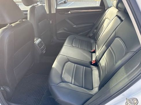 Certified 2020 Volkswagen Passat 2.0T R-Line image 31