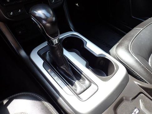 Used 2022 Chevrolet Colorado ZR2 w/ ZR2 Dusk Special Edition AWD/4WD image 17