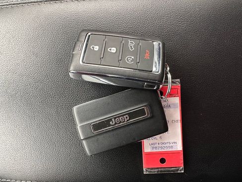 Used 2023 Jeep Grand Cherokee L Limited image 9