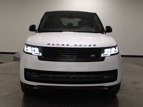 Used 2025 Land Rover Range Rover SE image 12