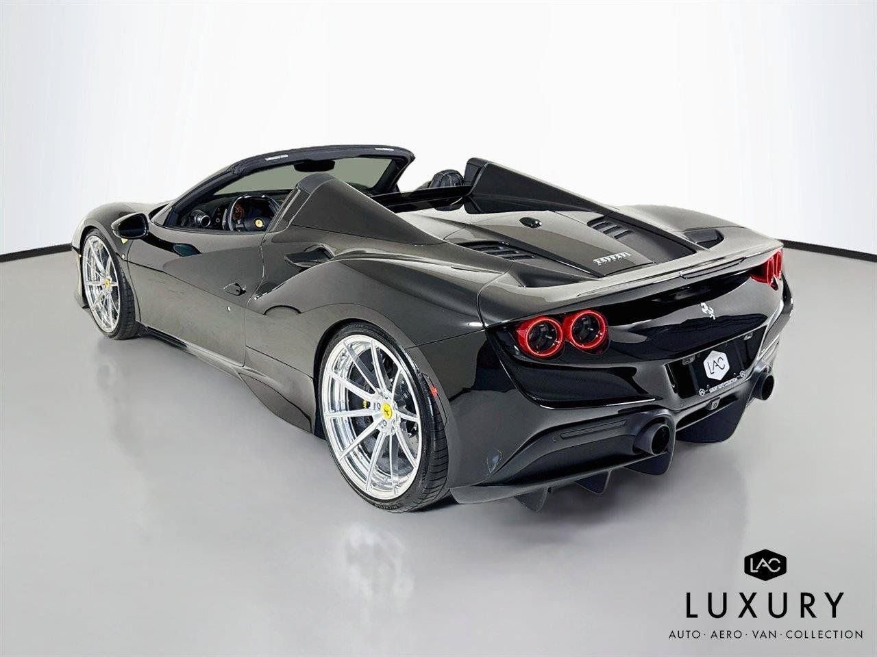 Used 2021 Ferrari F8 Tributo RWD image 8