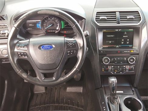 Used 2016 Ford Explorer XLT w/ Equipment Group 202A image 24