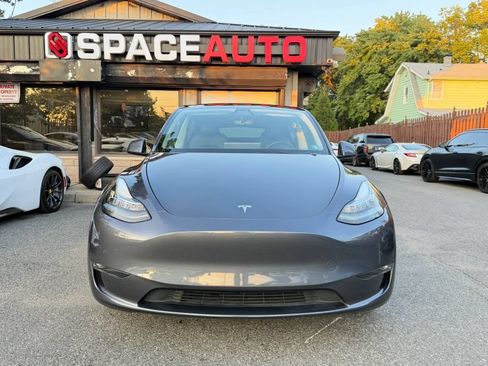 Used 2022 Tesla Model Y Long Range AWD/4WD image 2