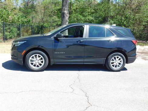 Used 2024 Chevrolet Equinox LS image 2