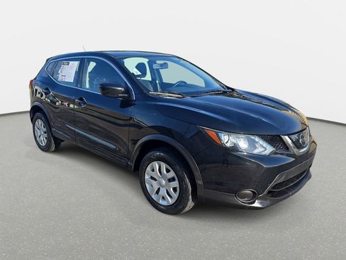 Used 2018 Nissan Rogue Sport S image 3