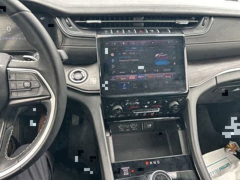 Used 2023 Jeep Grand Cherokee Limited w/ Luxury Tech Group II AWD/4WD image 9