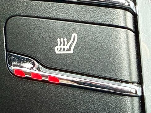 Used 2021 Porsche Macan image 22