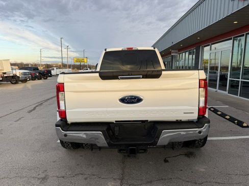 Used 2018 Ford F350 Lariat w/ Chrome Package image 12