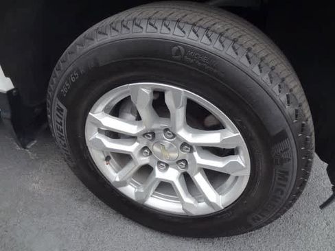 Used 2022 Chevrolet Silverado 1500 LT AWD/4WD image 17