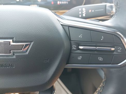 Used 2025 Chevrolet Equinox ACTIV w/ Safety and Technology Package FWD image 15