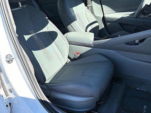Certified 2025 Hyundai Elantra Sport FWD image 23