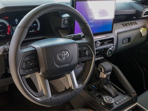 Used 2025 Toyota Tacoma TRD Sport w/ Tow Tech Package image 9