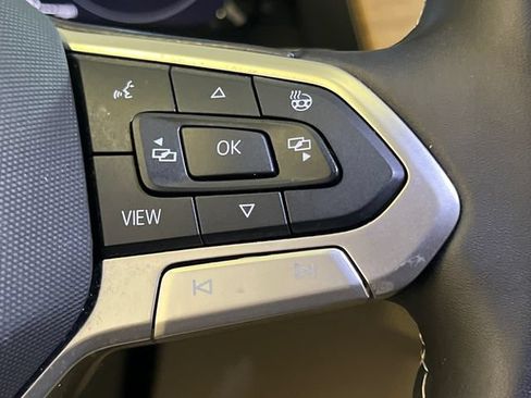 Certified 2025 Volkswagen Atlas SE FWD image 21