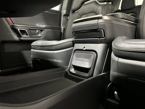 Used 2022 Rivian R1T Adventure image 31