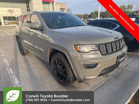 Used 2022 Jeep Grand Cherokee Laredo X image 1