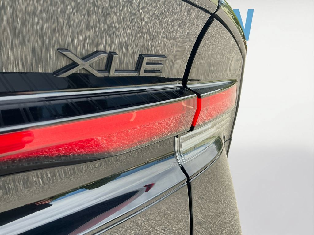 Used 2025 Toyota Prius XLE FWD image 23