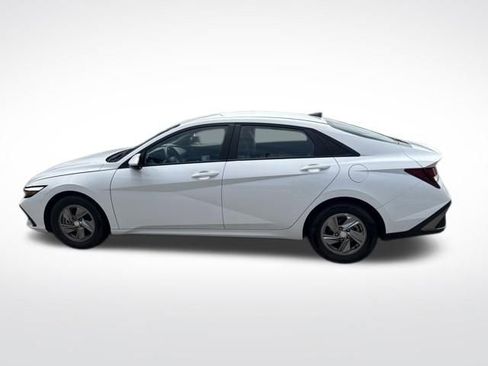 Used 2025 Hyundai Elantra SE w/ Cargo Package FWD image 6