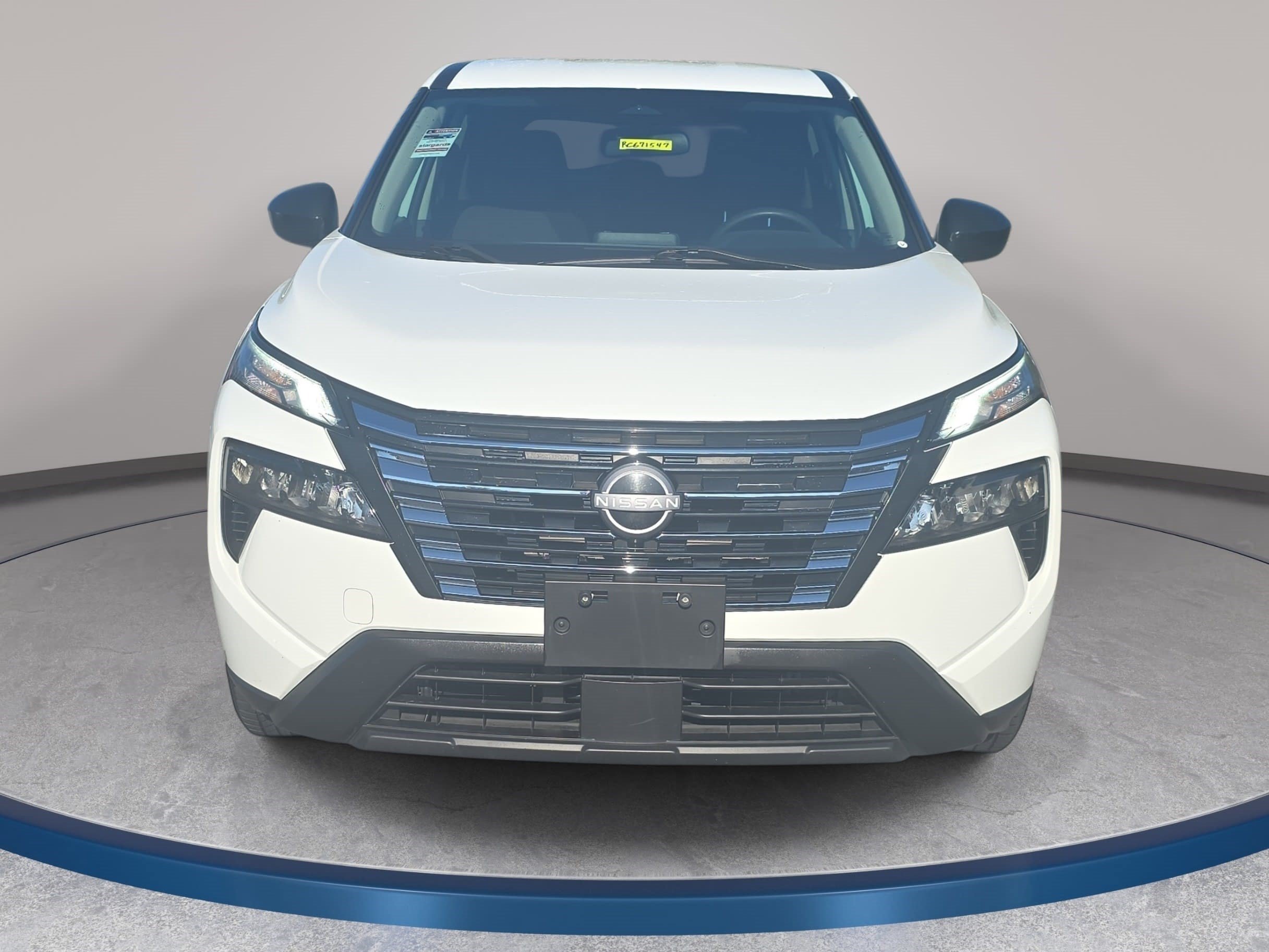 Used 2024 Nissan Rogue S AWD/4WD image 2