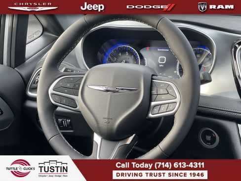 New 2026 Chrysler Pacifica Limited w/ Uconnect Theater Family Group FWD image 15