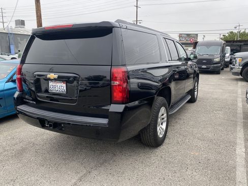 Used 2019 Chevrolet Suburban LT RWD image 8