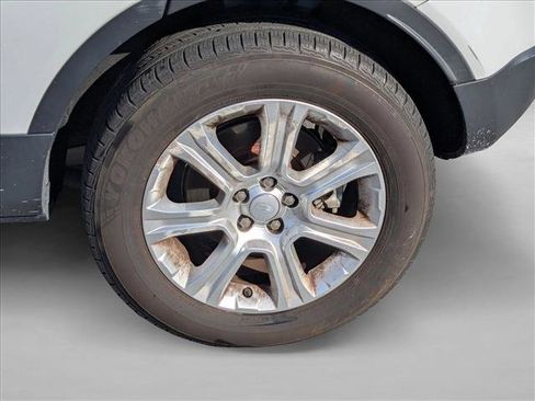 Used 2017 Land Rover Range Rover Evoque SE Premium image 23