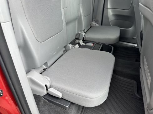 Used 2015 Toyota Tacoma 4x4 Access Cab image 15