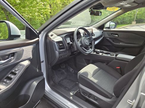 Used 2023 Nissan Rogue SV AWD/4WD image 11