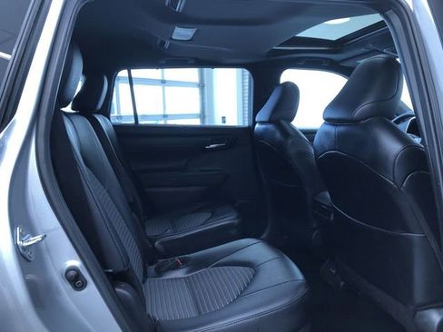 Used 2025 Toyota Highlander XSE image 24