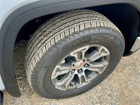 New 2026 GMC Sierra 1500 SLT w/ SLT Convenience Package image 18