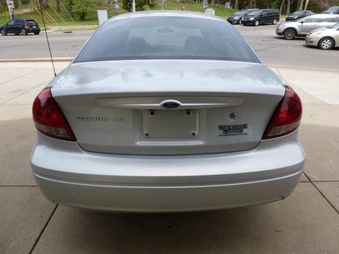 Used 2007 Ford Taurus SE FWD image 8