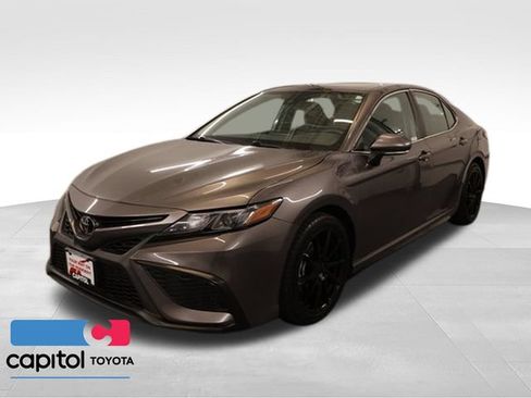 Used 2023 Toyota Camry SE w/ Cold Weather Package FWD image 5