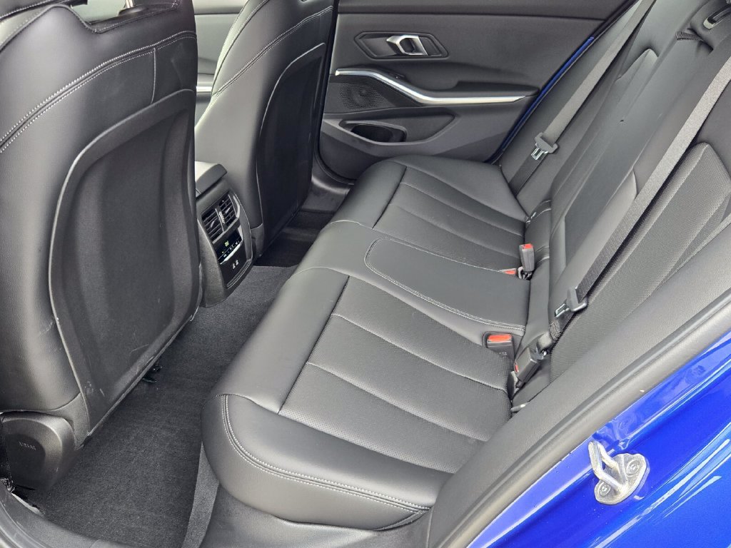 Used 2026 BMW 330i Sedan w/ M Sport Package RWD image 10