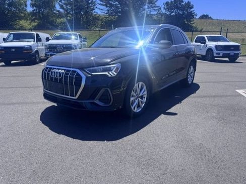 Used 2023 Audi Q3 2.0T Premium AWD/4WD image 2