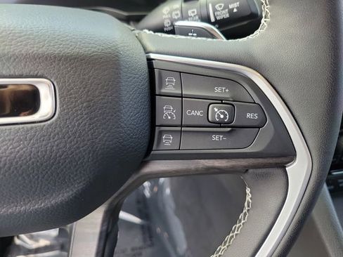 Used 2023 Jeep Grand Cherokee 4WD 4xe w/ Luxury Tech Group II image 26